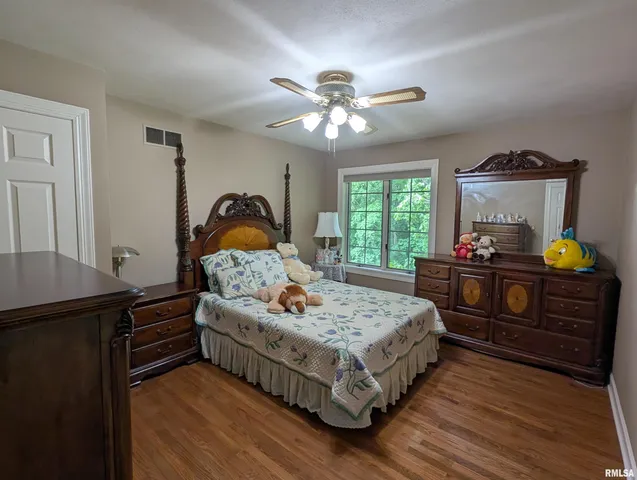 $494,000 | 1315 West Wexford Place, Peoria, IL 61615