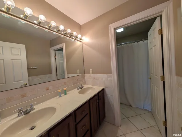 $494,000 | 1315 West Wexford Place, Peoria, IL 61615