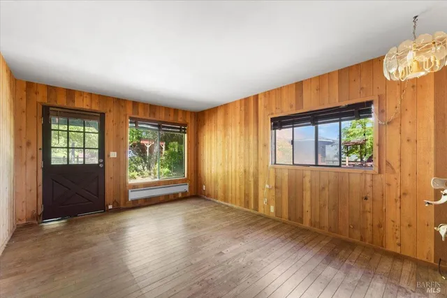 a view of a house with backyard