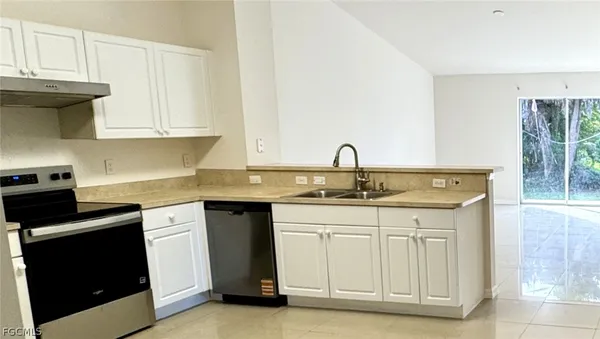 $1,900 | 10743 Robinson Street, Fort Myers, FL 33908