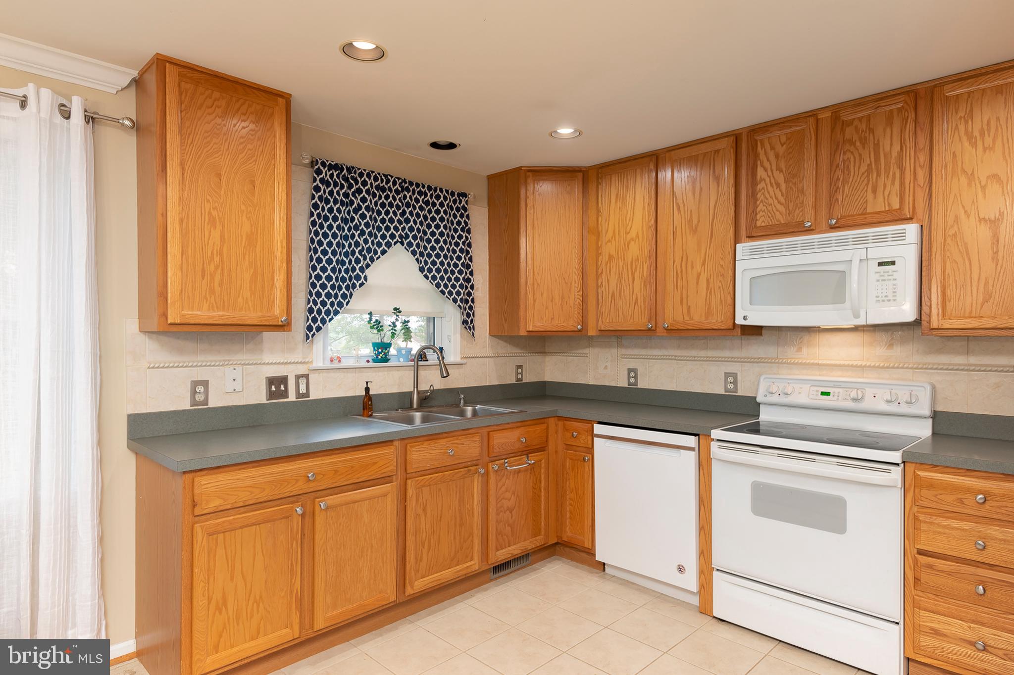 8611 Pine Tree Road Jessup, MD 20794 - Photo 9 of 30 Kitchen