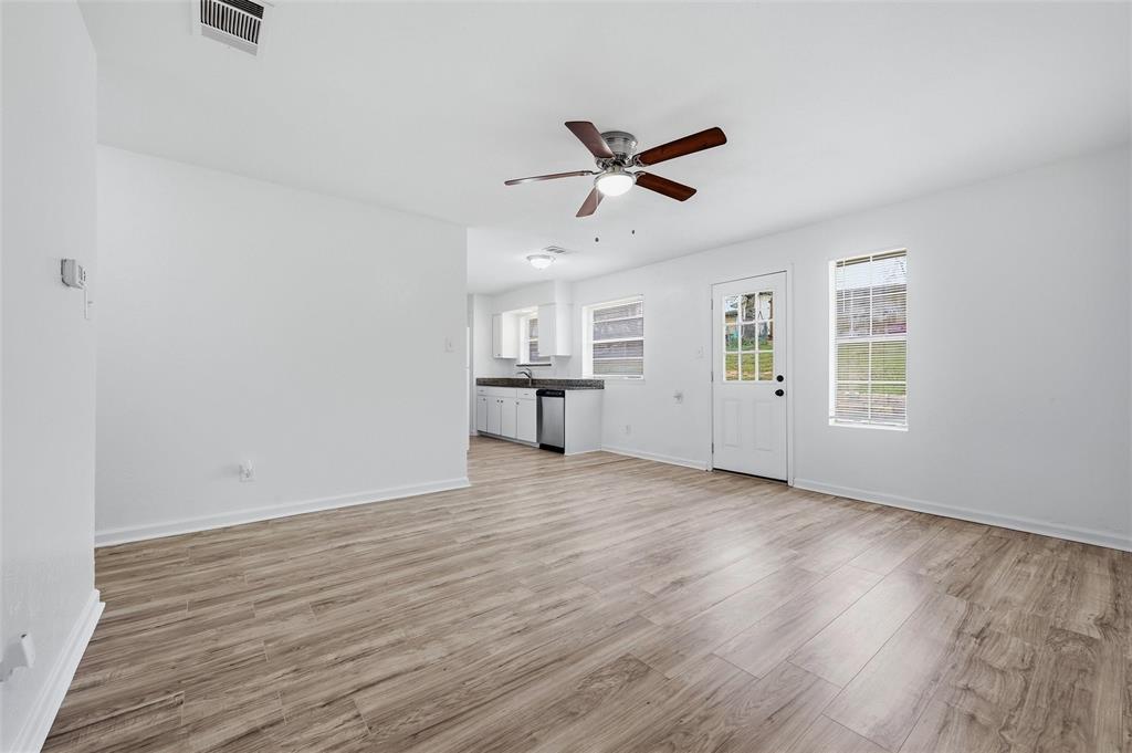 629 Chambers Street Denton, TX 76205 - Photo 4 of 17 Living/Dining area