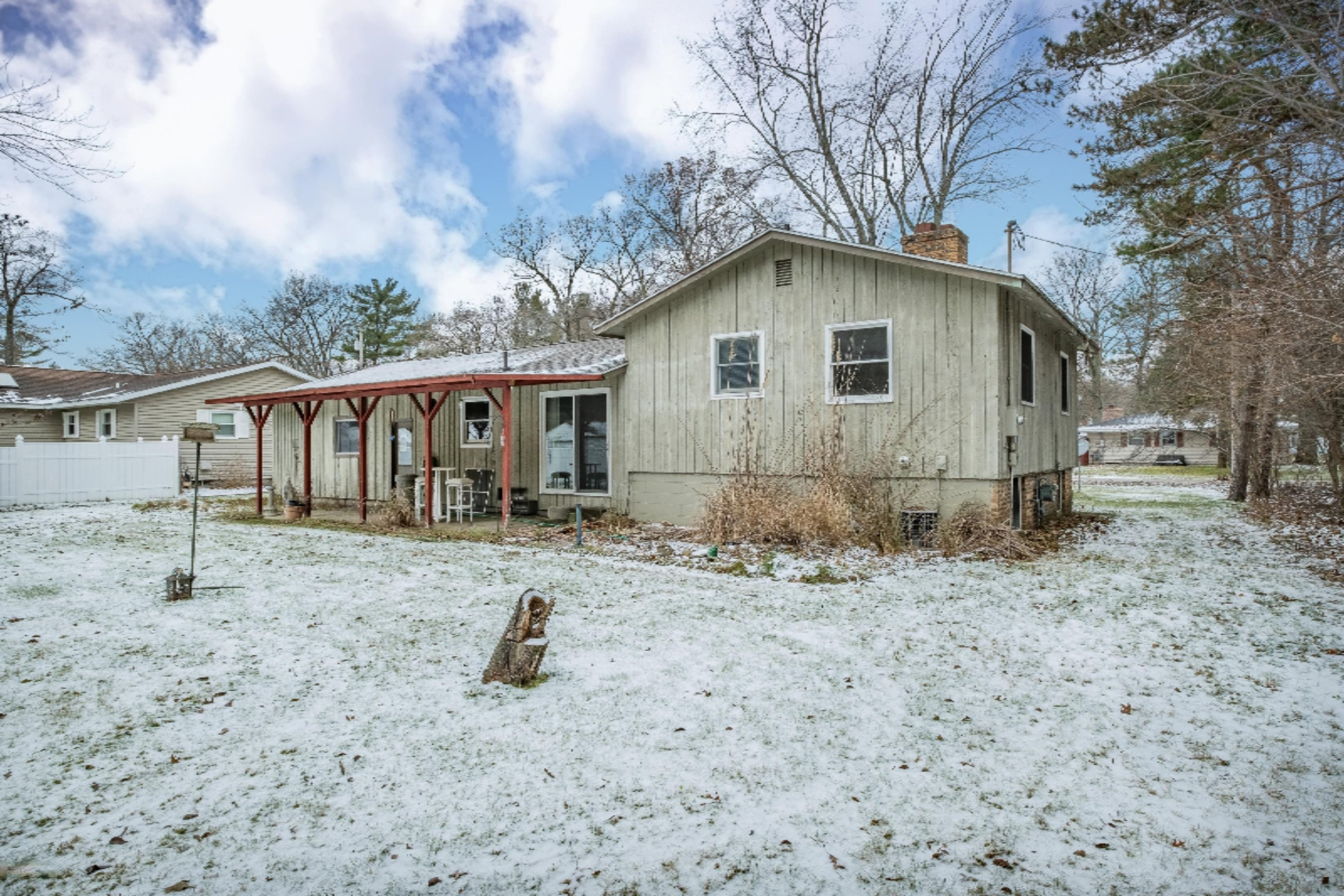 1391 Robin Road Muskegon, MI 49445 - Photo 4 of 27 Photo-4