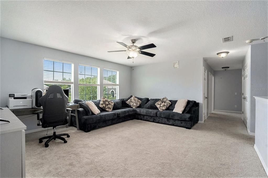 10737 Breaking Rocks Drive Tampa, FL 33647 - Photo 15 of 28 a living room with furniture