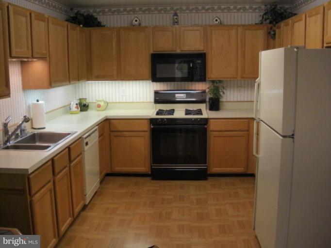 2600 Rigging Drive Annapolis, MD 21401 - Photo 15 of 23 Cabinets, Cabinets, and More Cabinets!