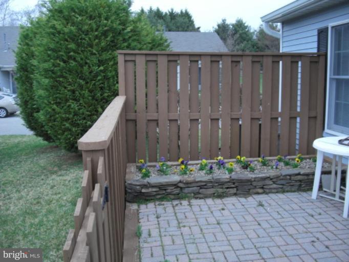 2600 Rigging Drive Annapolis, MD 21401 - Photo 5 of 23 Fenced brick patio with raised, flower box.