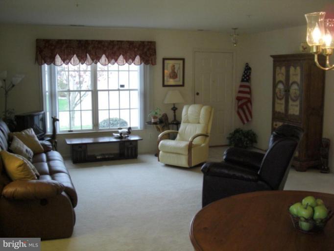 2600 Rigging Drive Annapolis, MD 21401 - Photo 6 of 23 Living Room with tile floor entry.