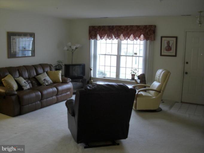 2600 Rigging Drive Annapolis, MD 21401 - Photo 7 of 23 Lliving Room -Bright and Airy