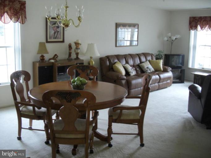2600 Rigging Drive Annapolis, MD 21401 - Photo 9 of 23 Living Room/ Dining Room