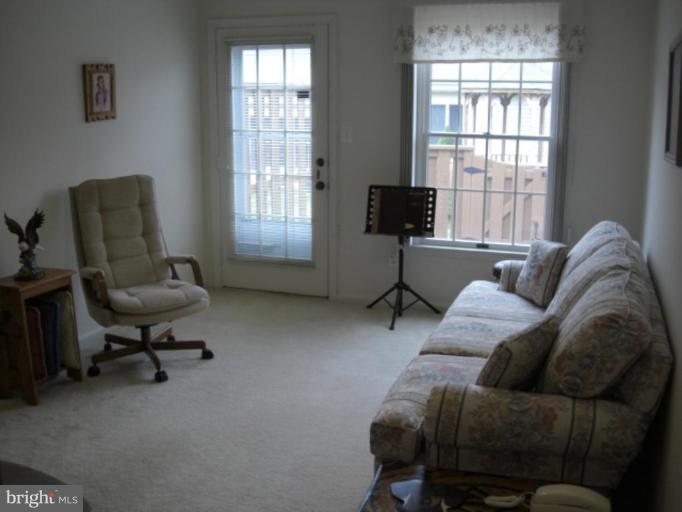 2600 Rigging Drive Annapolis, MD 21401 - Photo 10 of 23 Family Room with exterior door to brick patio.