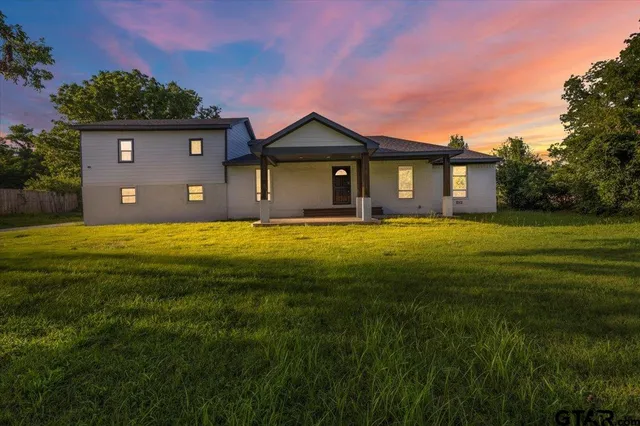 a view of a house with a yard
