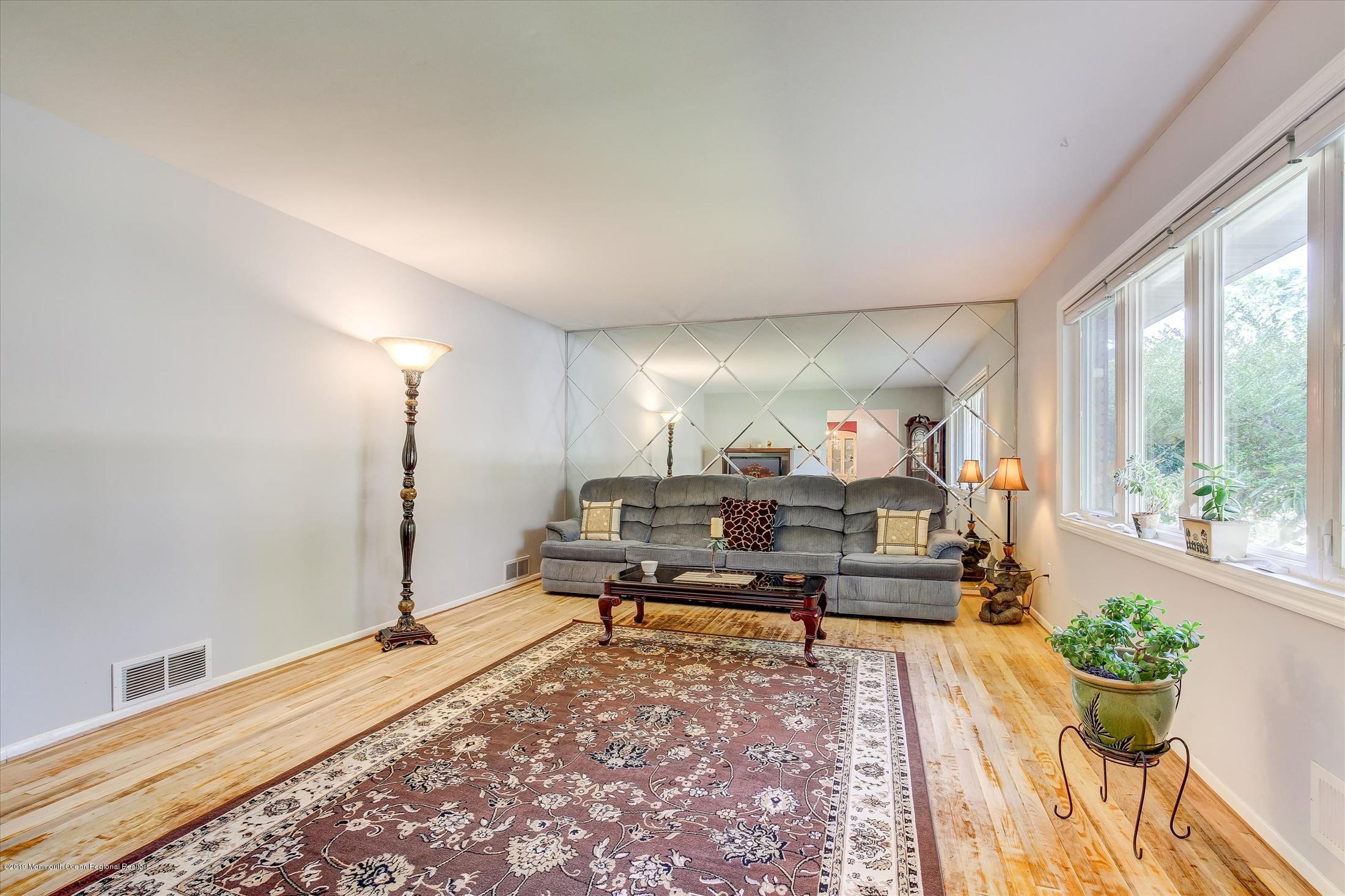 3 Prince William Road Morganville, NJ 07751 - Photo 17 of 32 17-Living Room