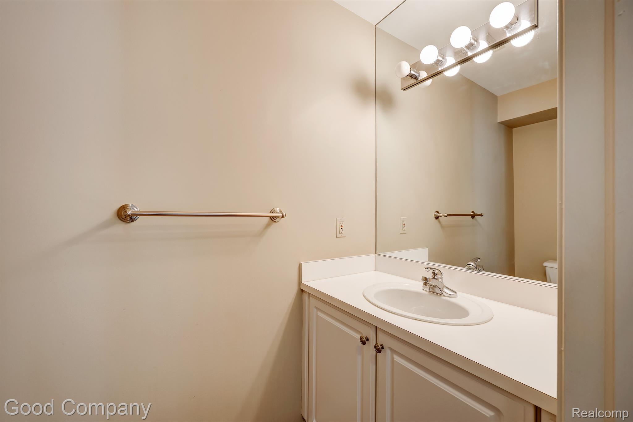 159 Georgetown Square North Royal Oak, MI 48067 - Photo 21 of 41
