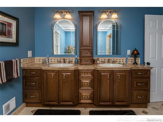 2248 South Shore Court Rochester Hills, MI 48307 - Photo 25 of 54