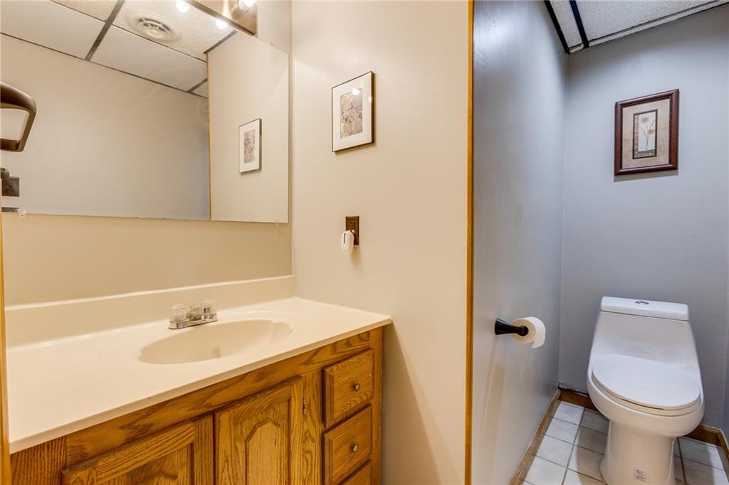 193 Goldsmith Road Pittsburgh, PA 15237 - Photo 33 of 42 Lower level half bath