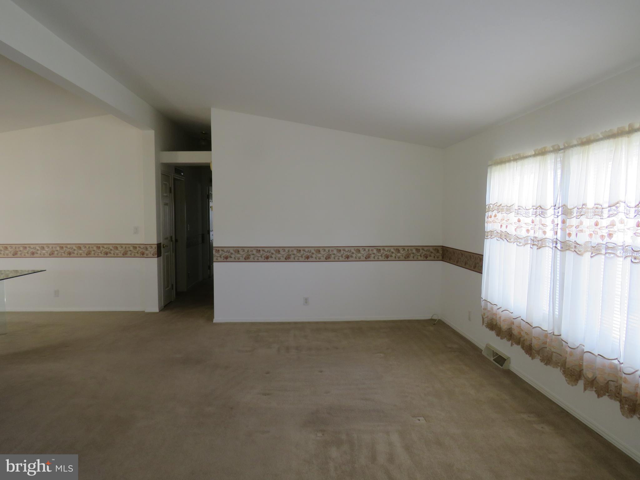 342 Spring Meadow Circle New Hope, PA 18938 - Photo 7 of 40 Living Room with vaulted ceiling