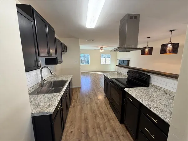 $1,675 | 3812 Gordon Avenue, Fort Worth, TX 76110