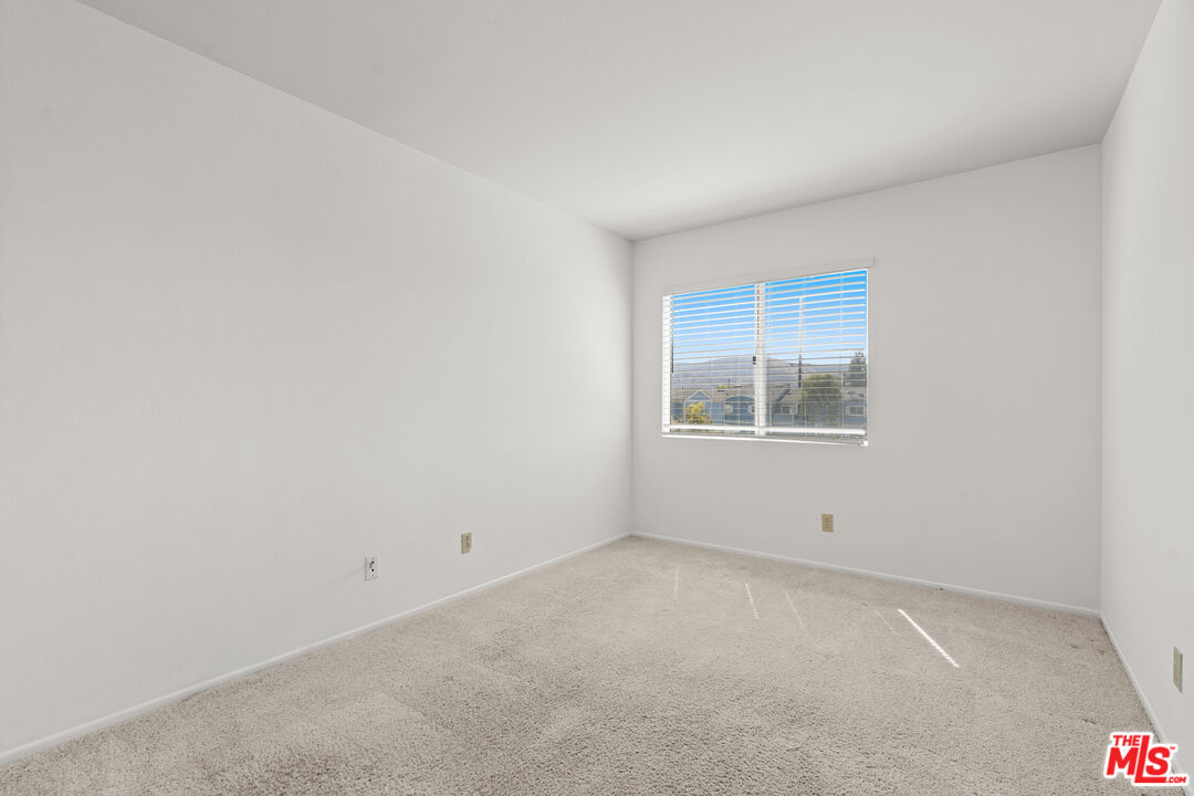 4508 Apricot Road, Unit B Simi Valley, CA 93063 - Photo 13 of 17 an empty room with a window