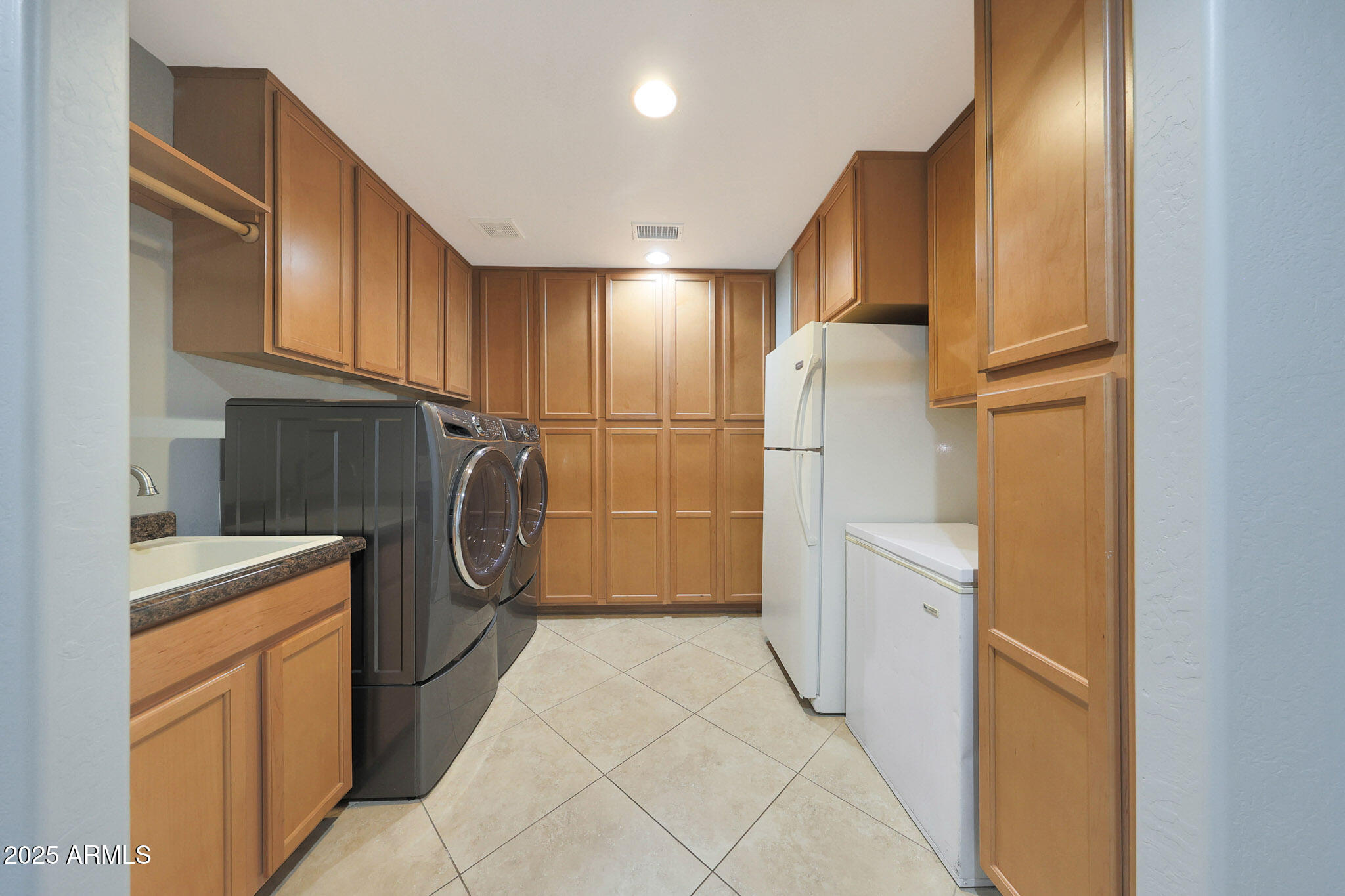 6811 East Hearn Road Scottsdale, AZ 85254 - Photo 13 of 48 Utility Room - All Appliances Convey!