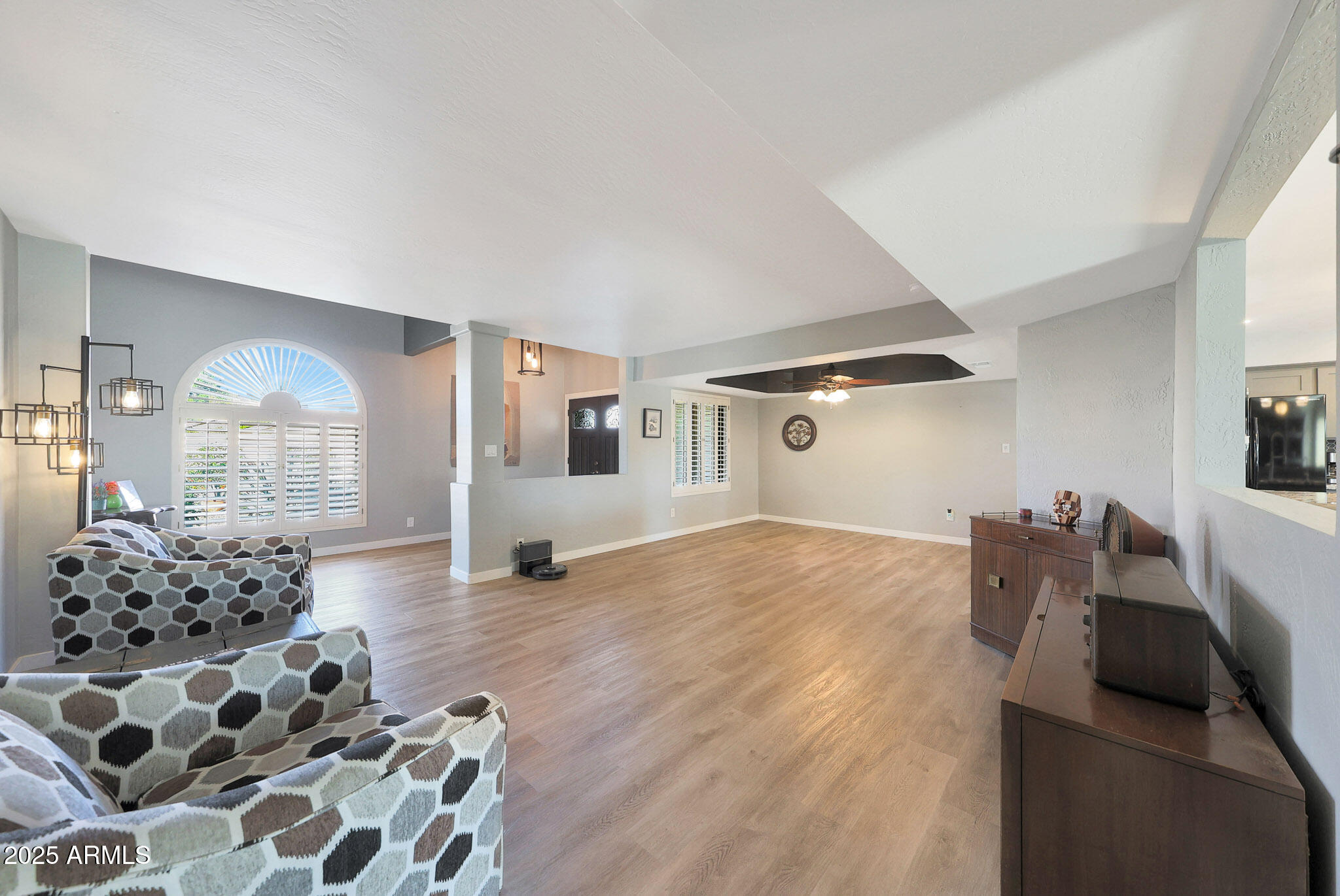 6811 East Hearn Road Scottsdale, AZ 85254 - Photo 16 of 48 Large Primary Living Room