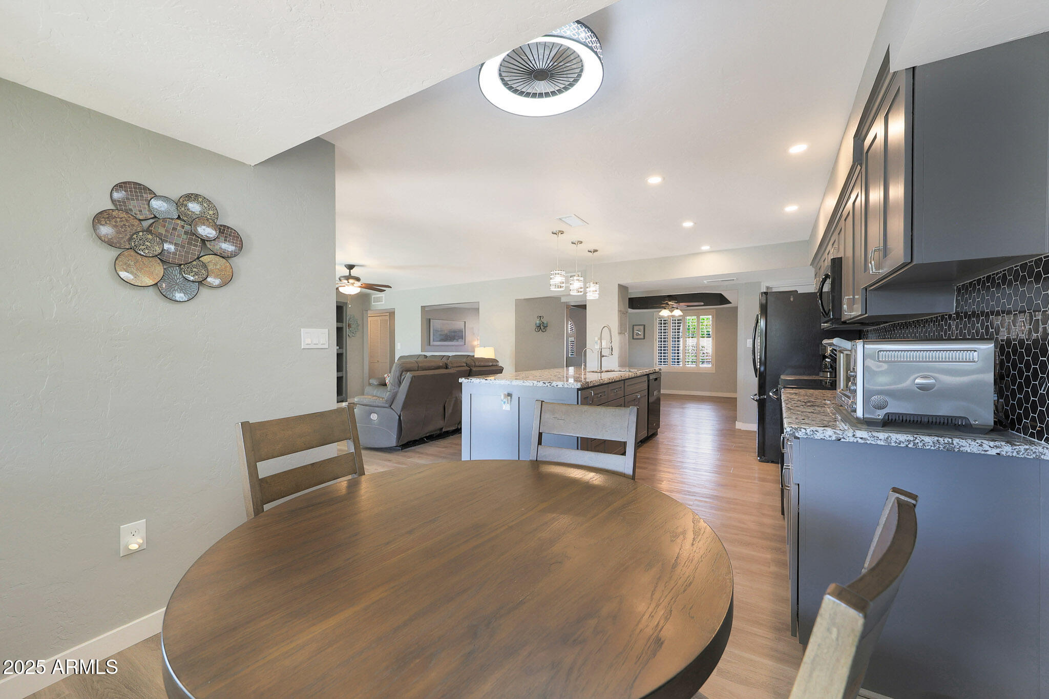 6811 East Hearn Road Scottsdale, AZ 85254 - Photo 24 of 48 Eat in kitchen with back yard view