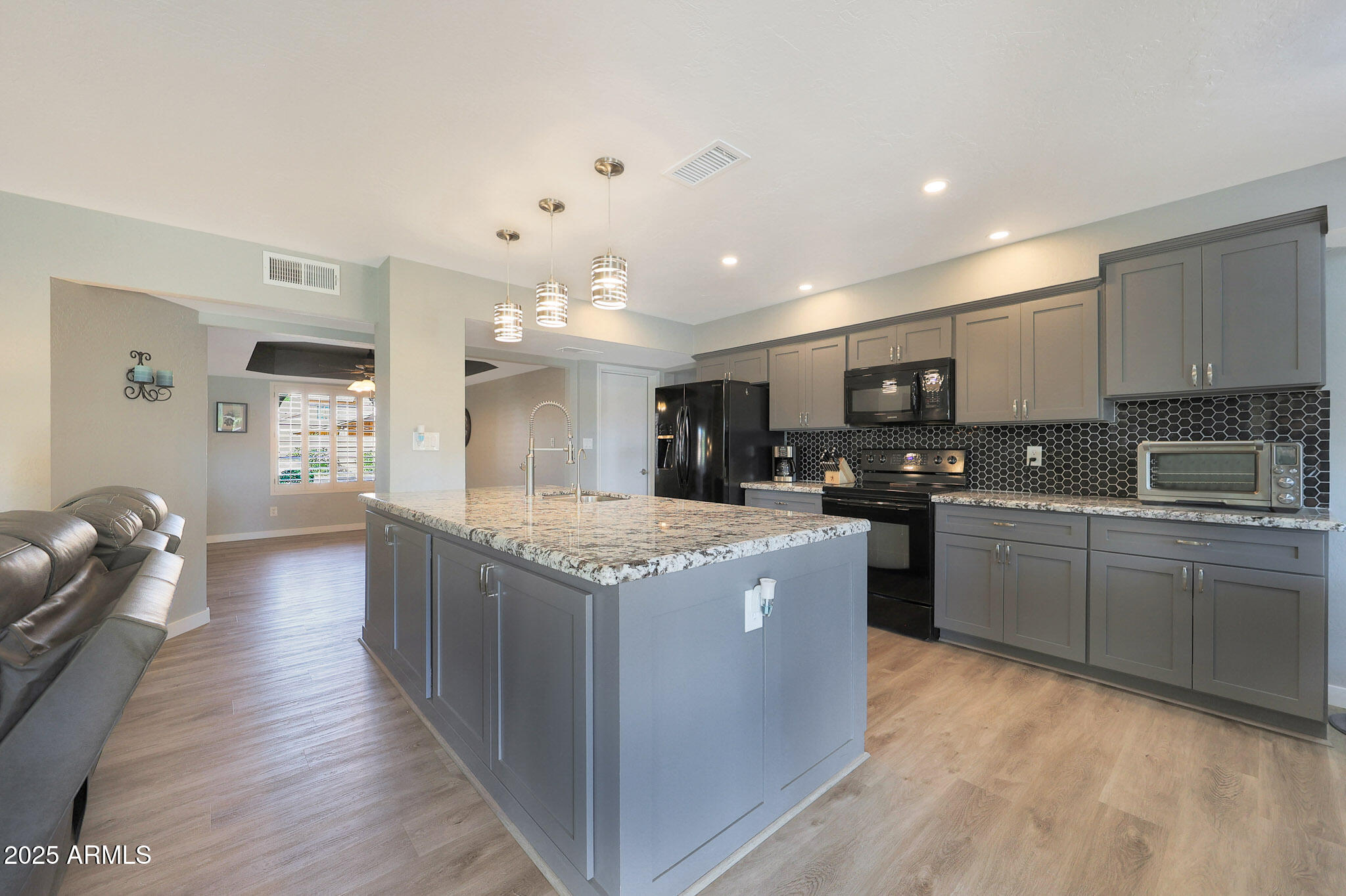 6811 East Hearn Road Scottsdale, AZ 85254 - Photo 25 of 48 Granite counters and custom cabinets