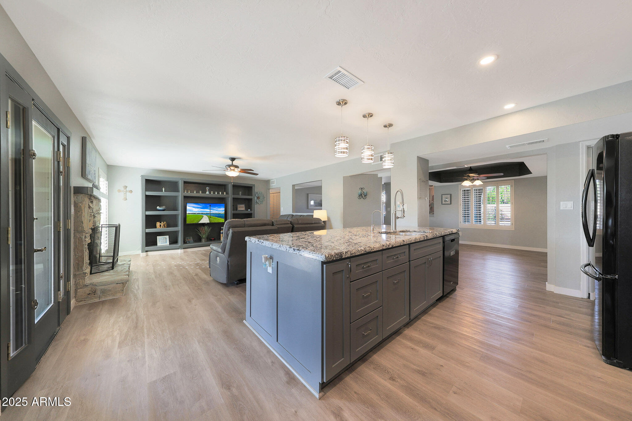6811 East Hearn Road Scottsdale, AZ 85254 - Photo 8 of 48 Large Kitchen Island