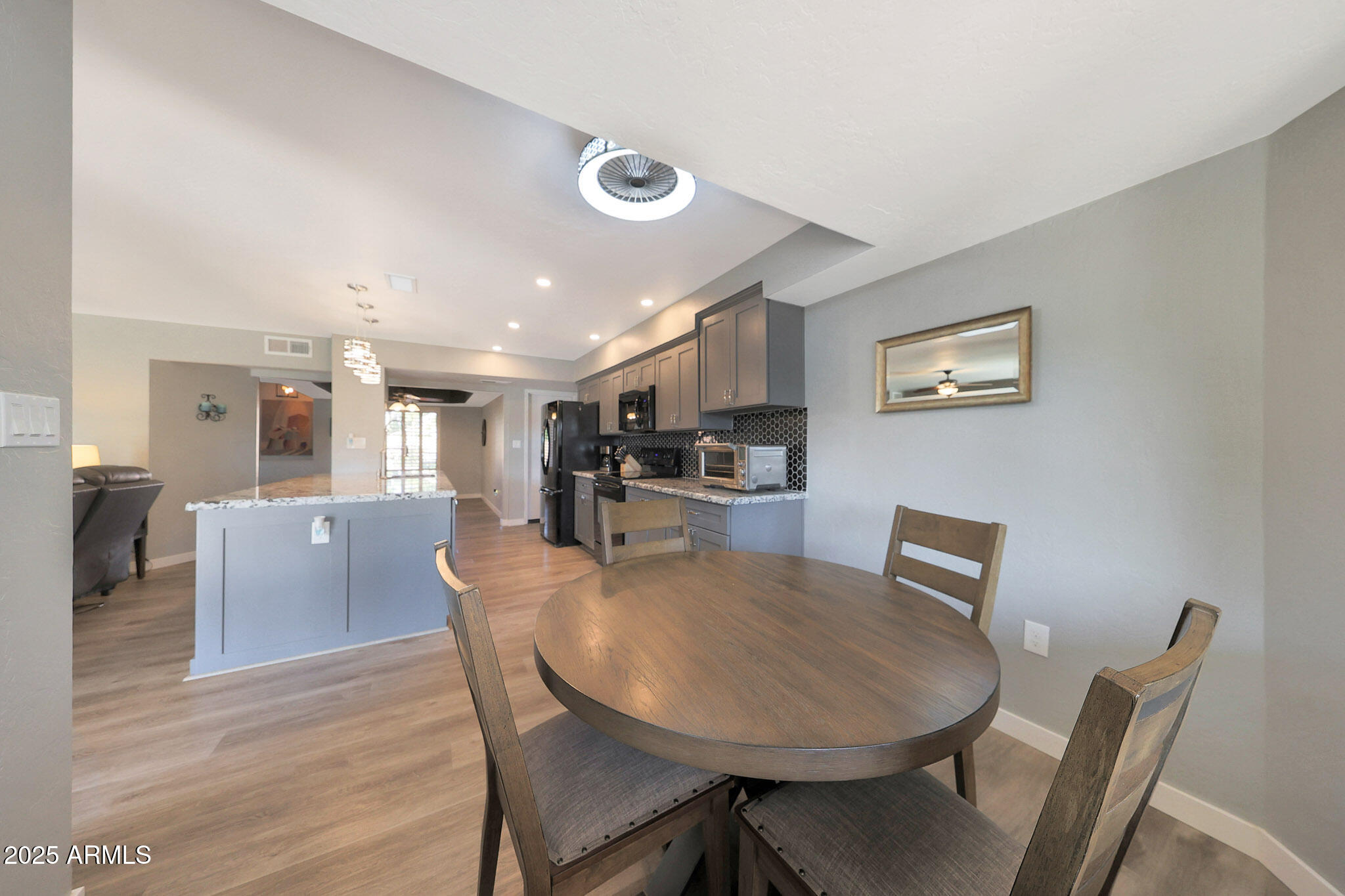 6811 East Hearn Road Scottsdale, AZ 85254 - Photo 9 of 48 Eat In Kitchen Space