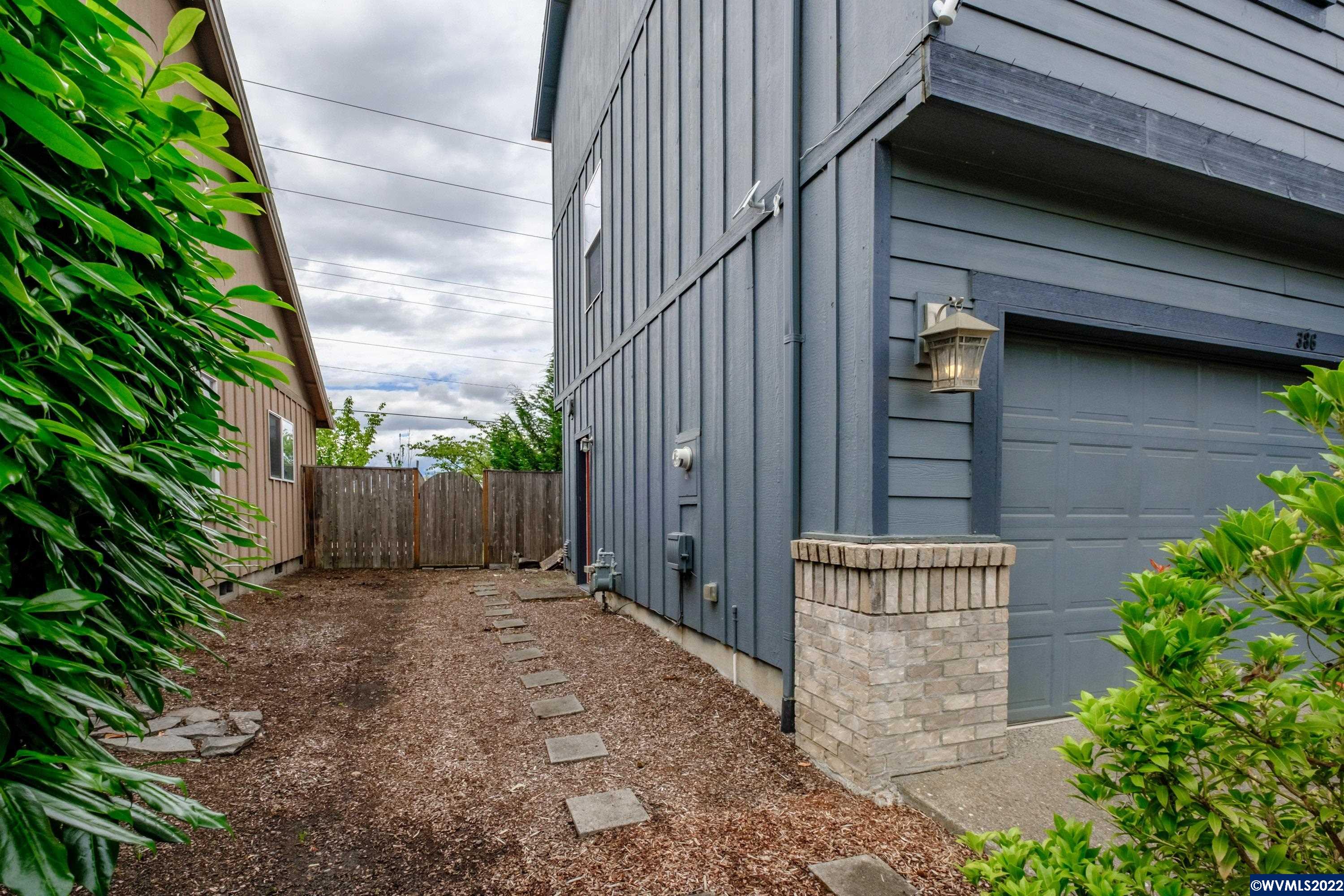386 Southeast Casting Street Albany, OR 97322 - Photo 3 of 42