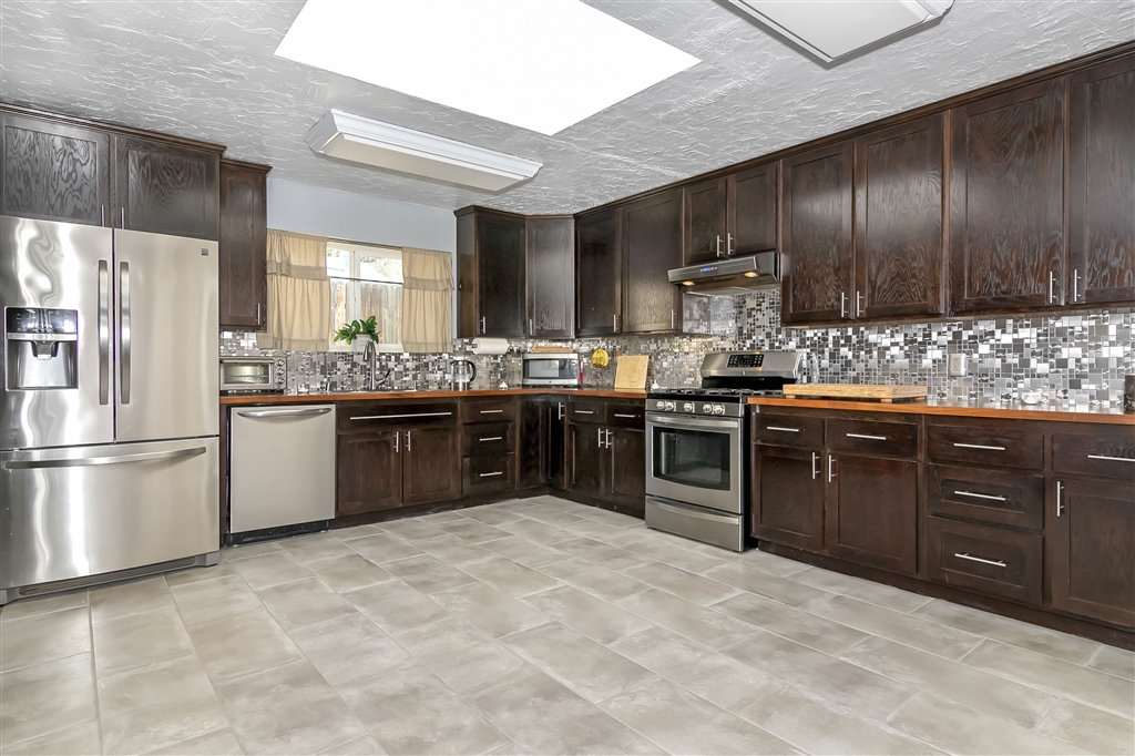 9833 Settle Road Santee, CA 92071 - Photo 2 of 25