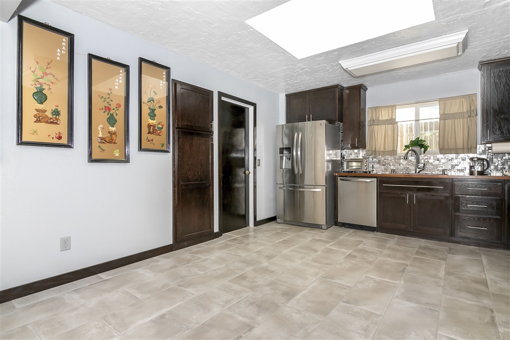 9833 Settle Road Santee, CA 92071 - Photo 10 of 25