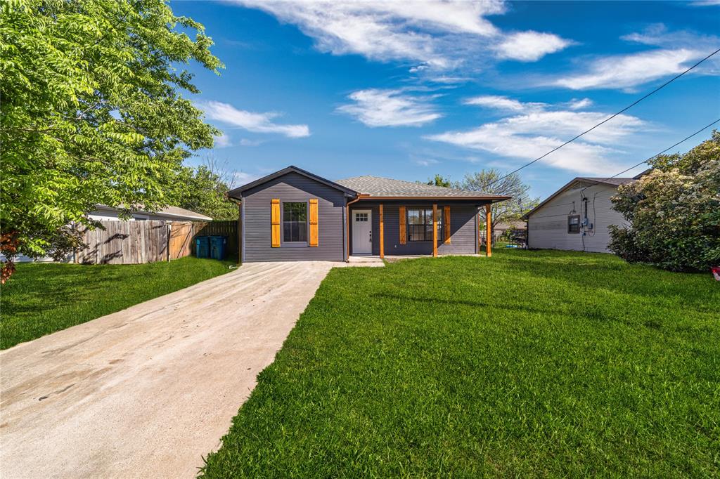 403 Melody Circle Kaufman, TX 75142 - Photo 2 of 25 a view of a yard in front of house