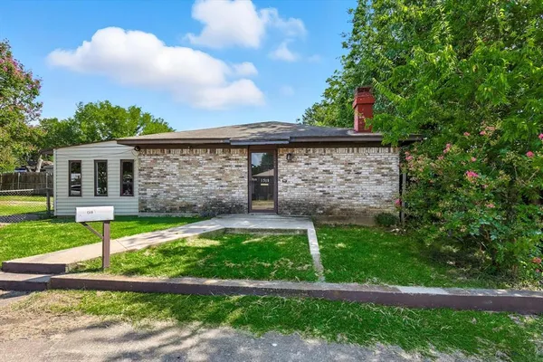 $1,900,000 | 1516 West Seventh Street, Irving, TX 75060