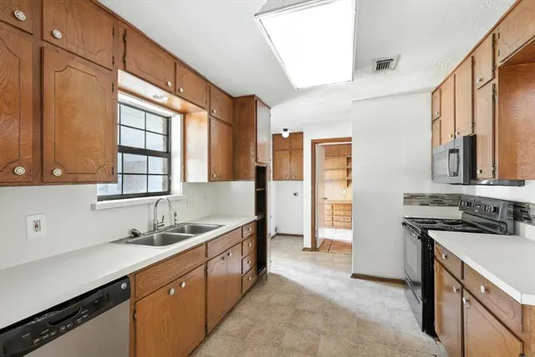 $1,900,000 | 1516 West Seventh Street, Irving, TX 75060