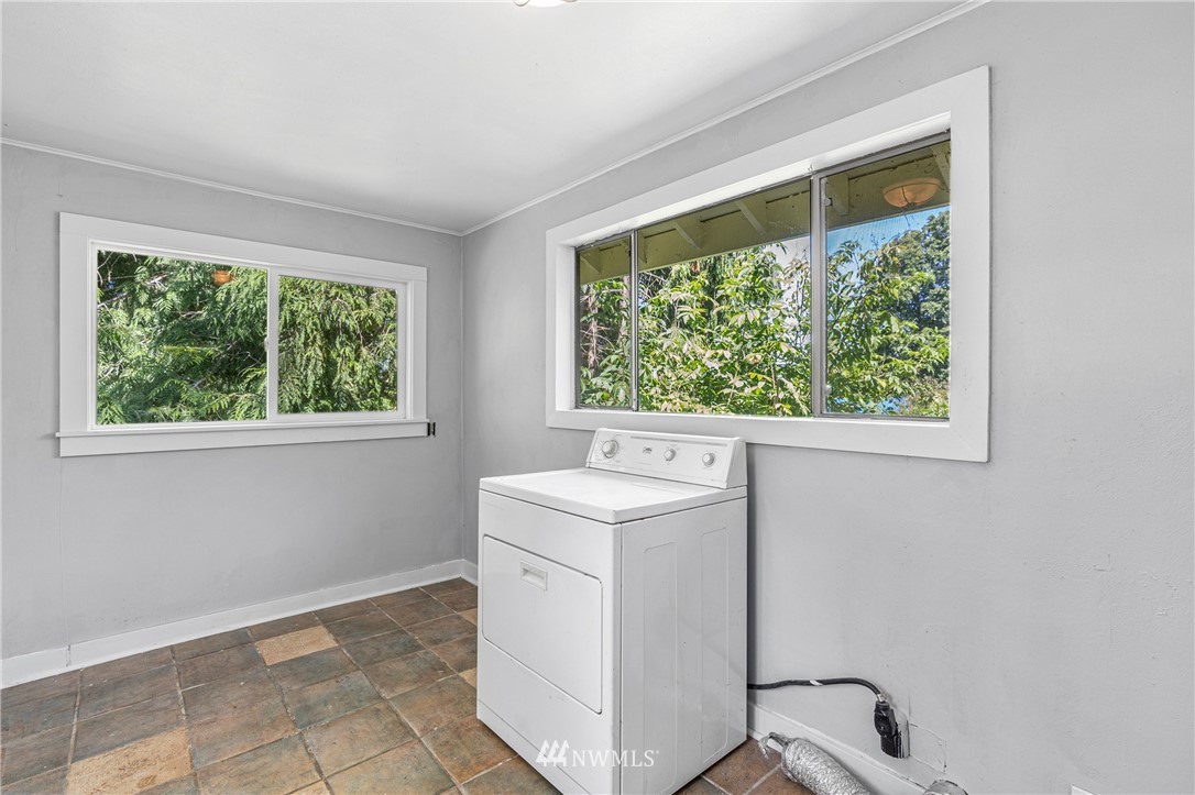 929 Blackburn Road Camano Island, WA 98282 - Photo 33 of 39 a utility room with dryer and washer