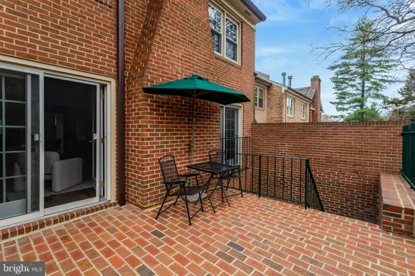 $1,050,000 | 2325 South Queen Street, Arlington, VA 22202