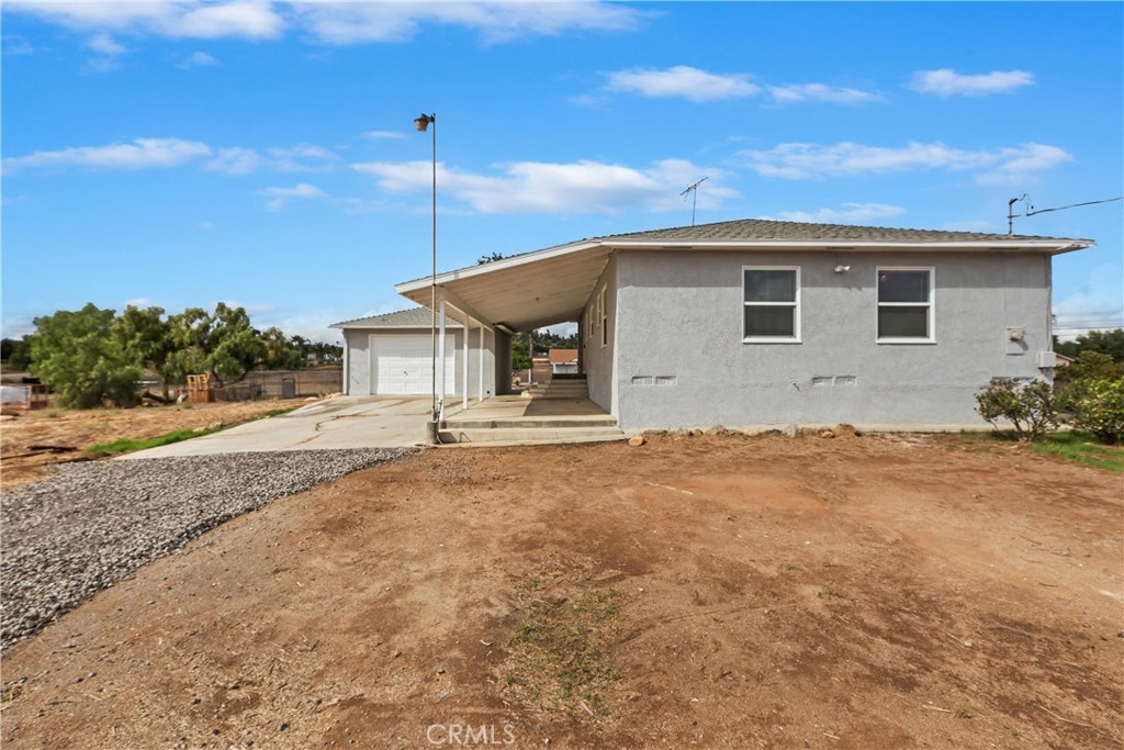 20407 Markham Street Perris, CA 92570 - Photo 6 of 26 a house with a outdoor space