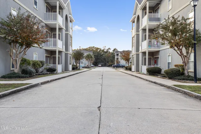 $230,000 | 310 Holcomb Boulevard, Unit 318, Ocean Springs, MS 39564