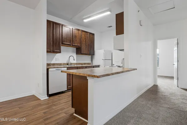 $230,000 | 310 Holcomb Boulevard, Unit 318, Ocean Springs, MS 39564