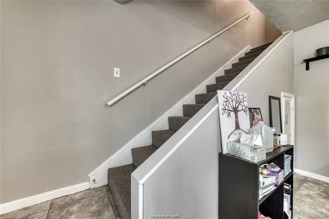 a view of entryway and hall