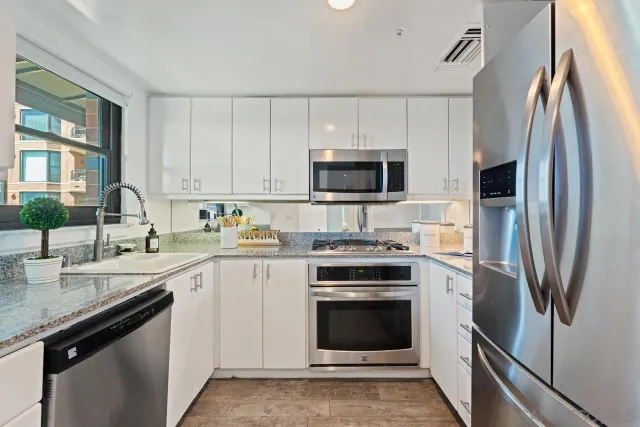 $829,900 | 500 West Harbor Drive, Unit 624, San Diego, CA 92101