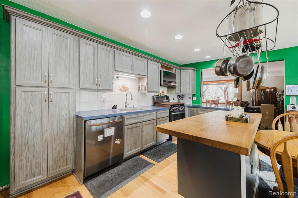 8515 Lake Road Grosse Ile, MI 48138 - Photo 10 of 42 Gallery Image 10