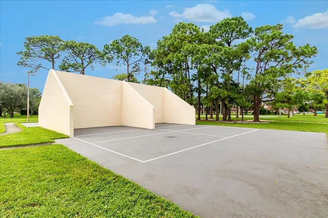 $3,000 | 709 7th Lane, Palm Beach Gardens, FL 33418