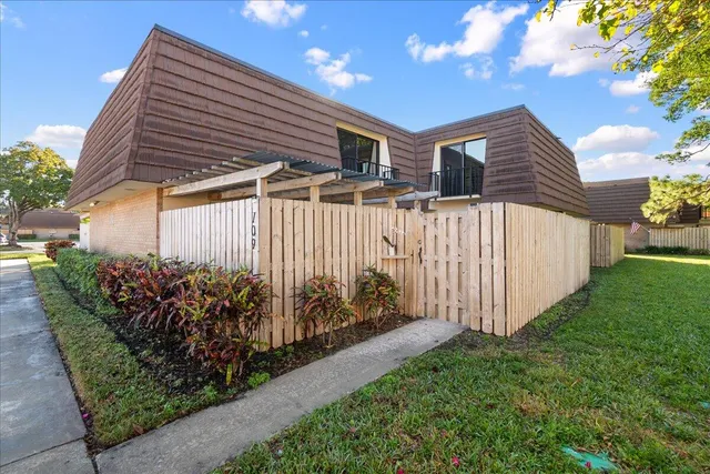 $3,000 | 709 7th Lane, Palm Beach Gardens, FL 33418