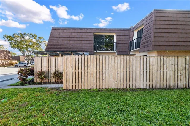 $3,000 | 709 7th Lane, Palm Beach Gardens, FL 33418