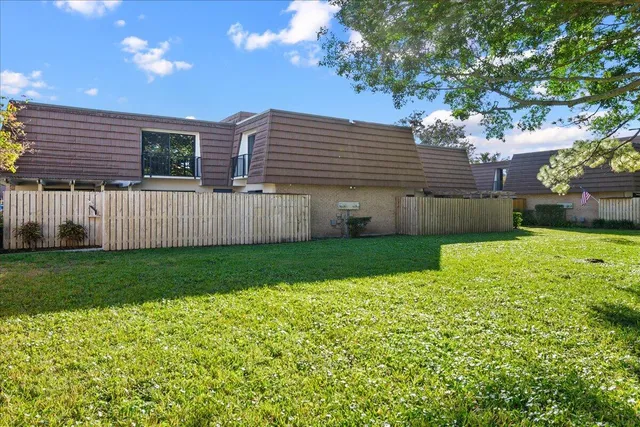 $3,000 | 709 7th Lane, Palm Beach Gardens, FL 33418