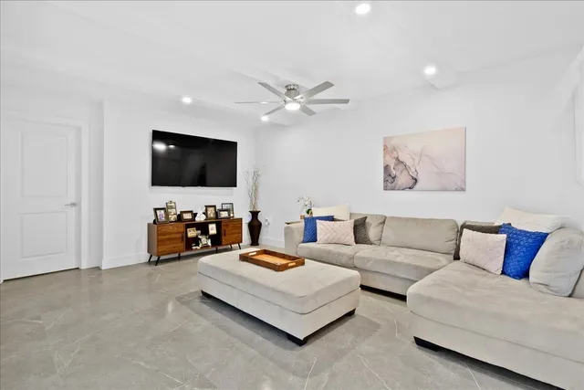 $3,000 | 709 7th Lane, Palm Beach Gardens, FL 33418