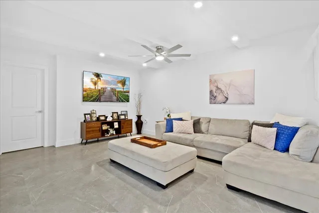 $3,000 | 709 7th Lane, Palm Beach Gardens, FL 33418