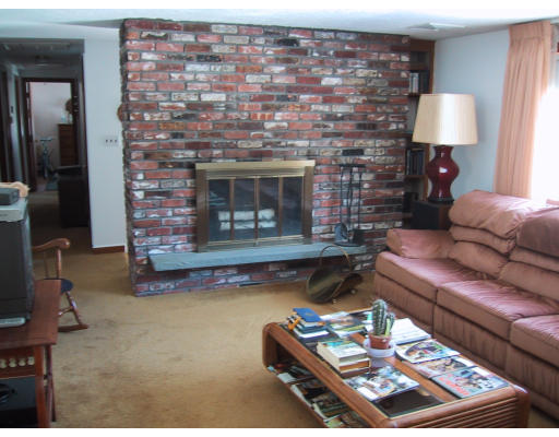 37 Colonial Road Medfield, MA 02052 - Photo 3 of 16 Gallery Image 3
