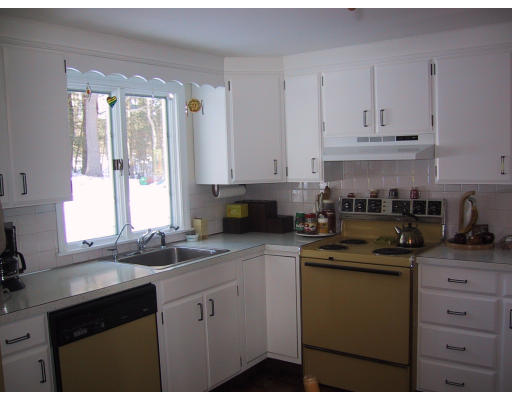 37 Colonial Road Medfield, MA 02052 - Photo 5 of 16 Gallery Image 5